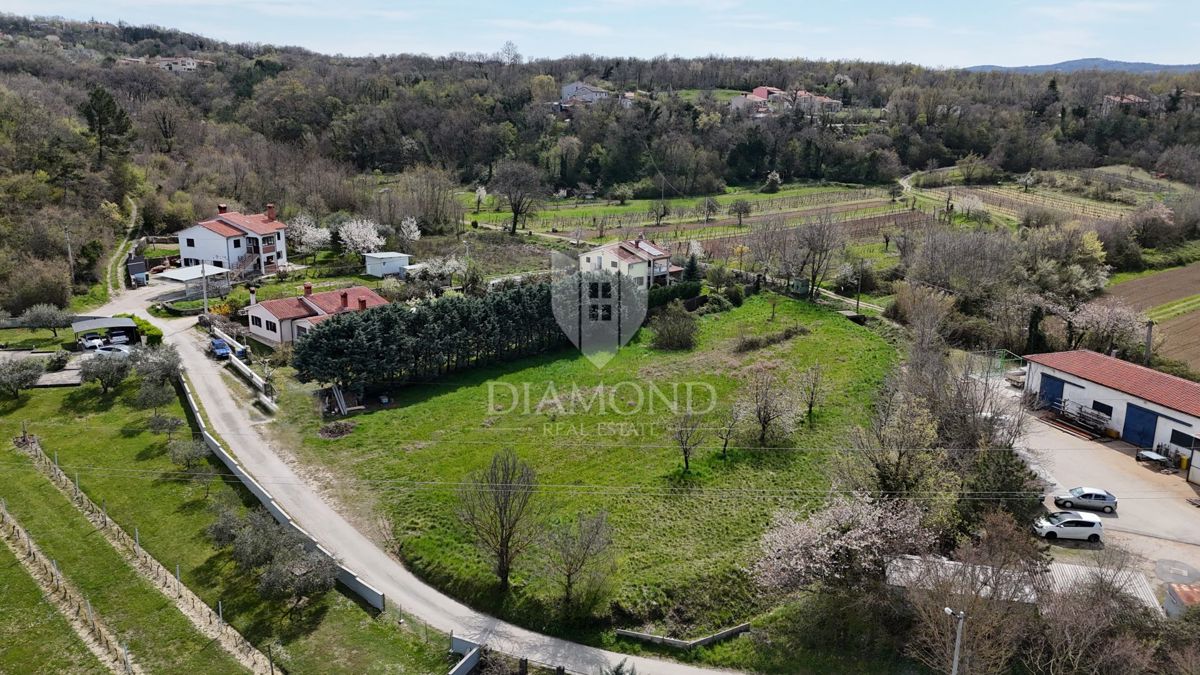 Labin, terreno edificabile a 2,5 km dal centro città