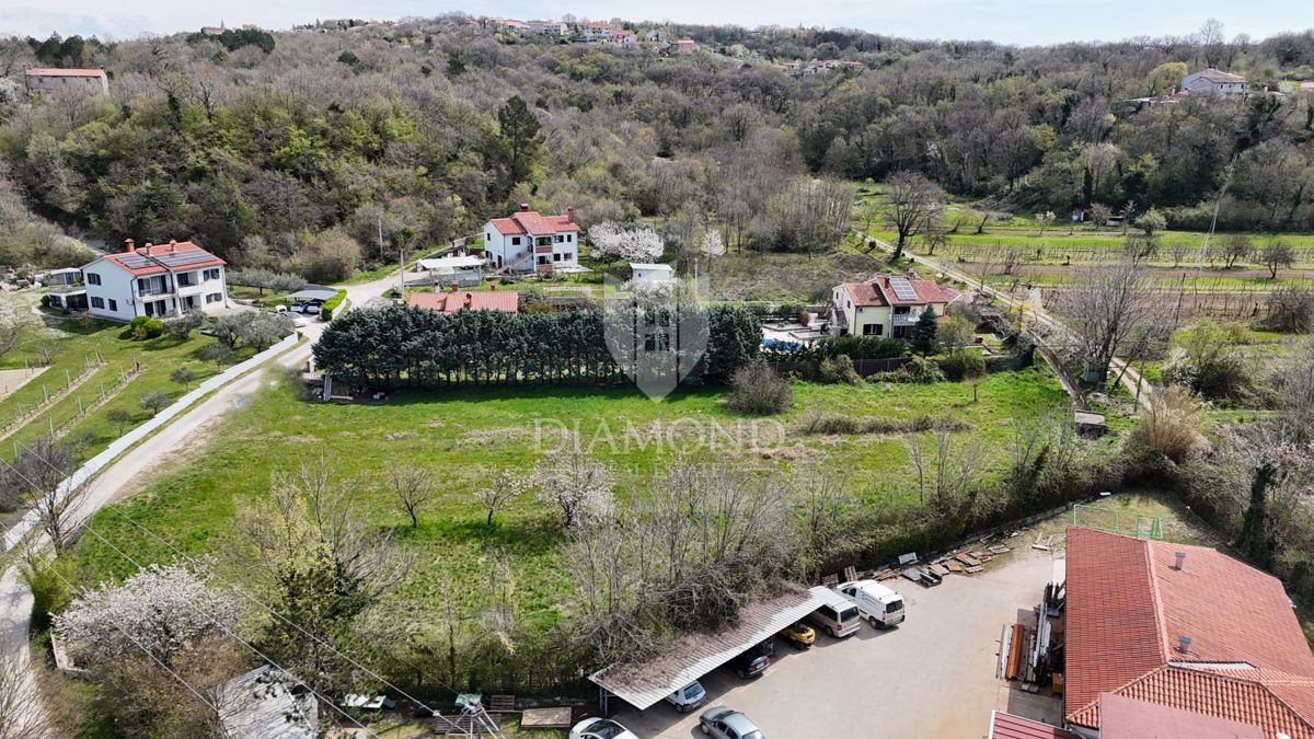 Labin, terreno edificabile a 2,5 km dal centro città