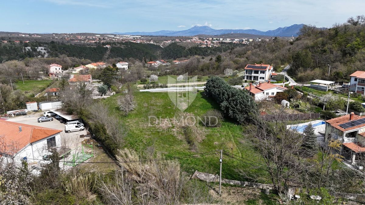 Labin, terreno edificabile a 2,5 km dal centro città
