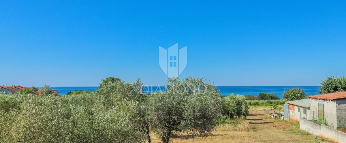 Umago, dintorni! Moderno appartamento con giardino a 200 m dal mare!