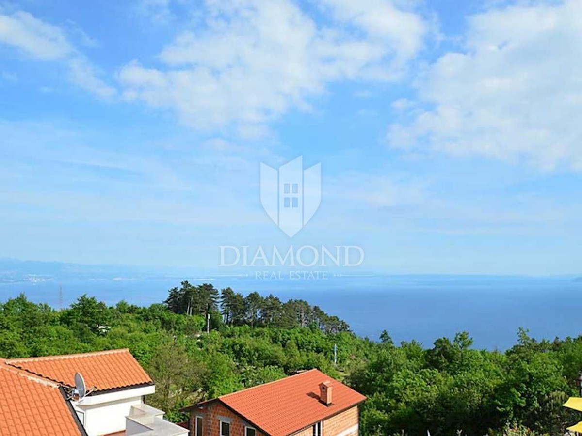 Opatija, dintorni, casa con sette appartamenti, piscina e vista mare