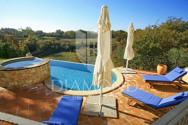Sveti Lovreč, villa di design con piscina