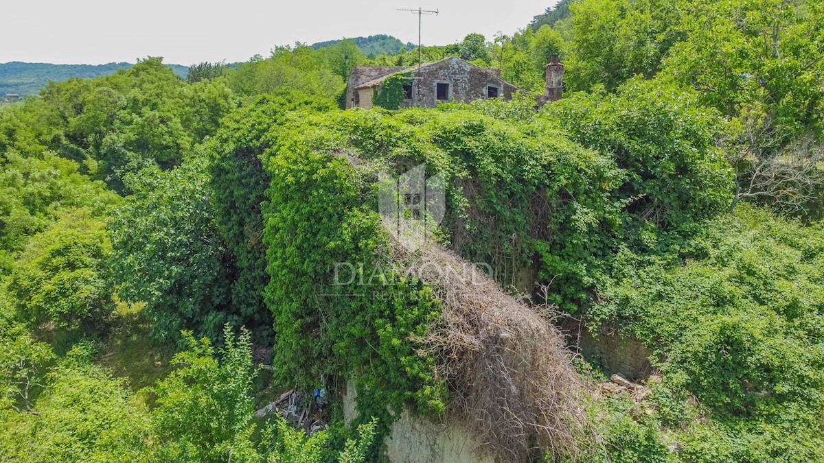 Montona, dintorni! Complesso di edifici con una bellissima vista!