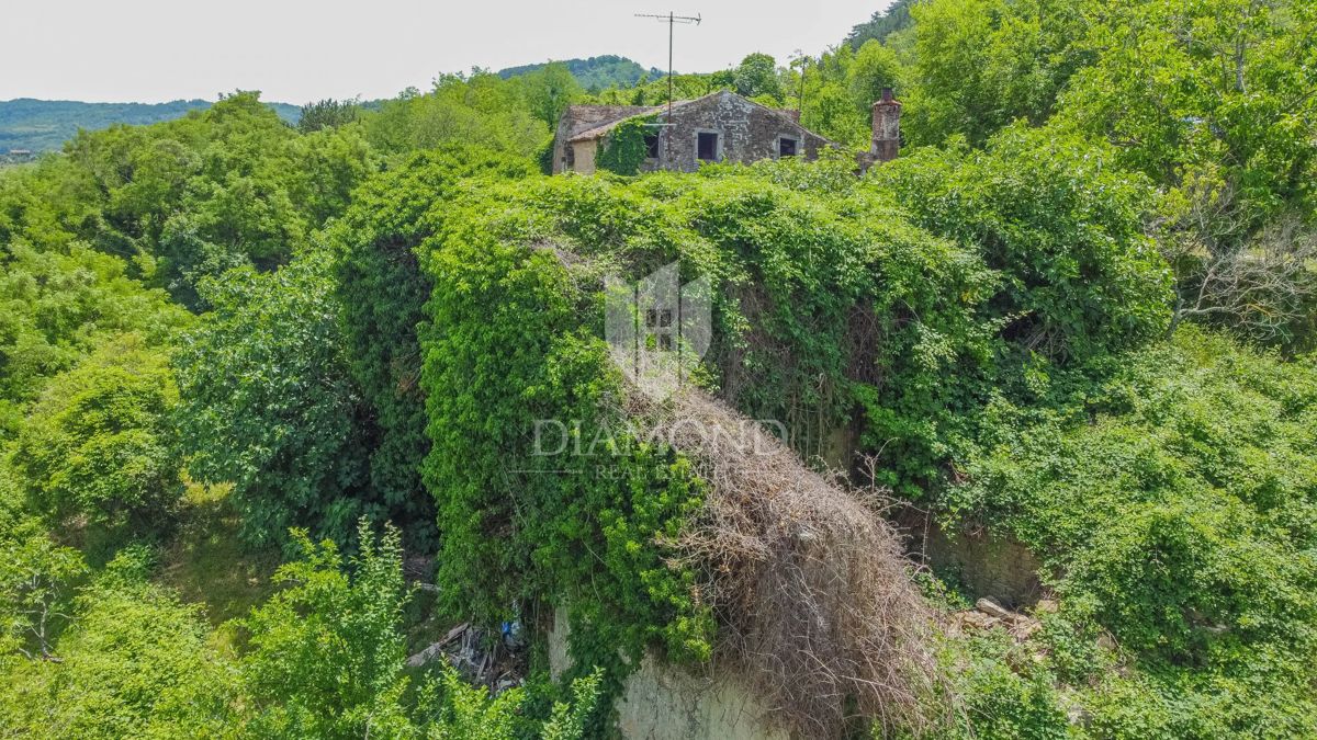 Montona, dintorni! Complesso di edifici con una bellissima vista!