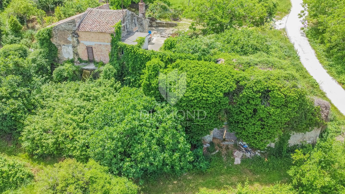 Montona, dintorni! Complesso di edifici con una bellissima vista!