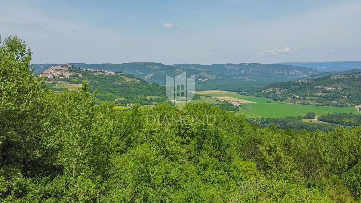 Montona, dintorni! Complesso di edifici con una bellissima vista!