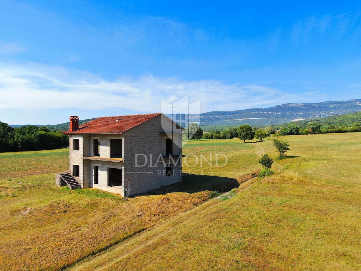 Boljun, una casa in una bella posizione con vista aperta