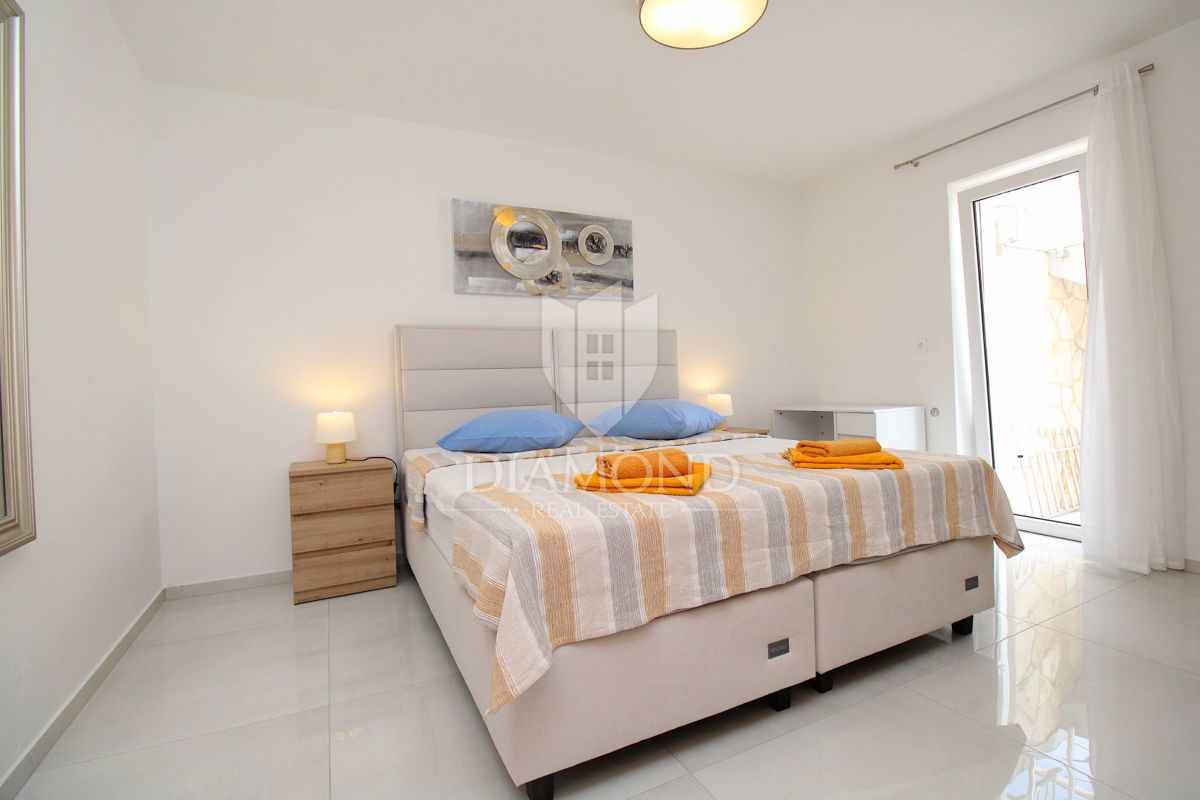 Rabac, bellissimo appartamento al piano terra con giardino, vista mare