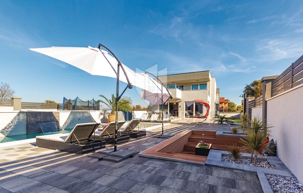 Liznjan, dintorni, spaziosa Villa con piscina