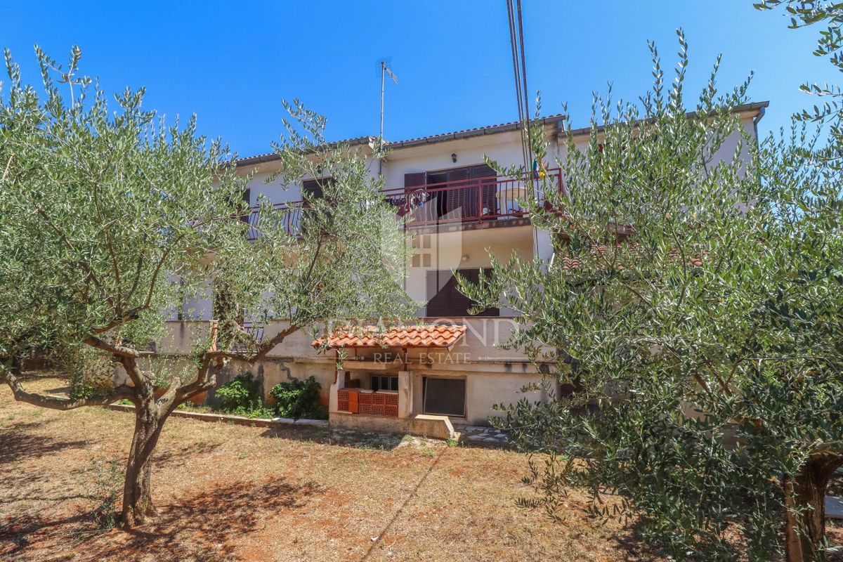 Parenzo, casa spaziosa per adattamento in periferia!