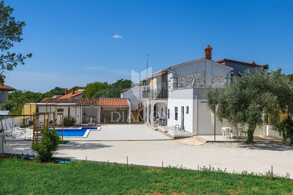 Duga Uvala, casa vacanze ristrutturata con piscina