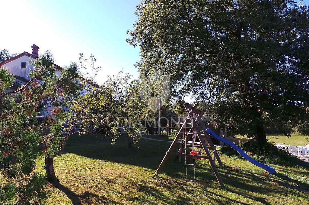 Labin, dintorni, casa con piscina e ampio giardino