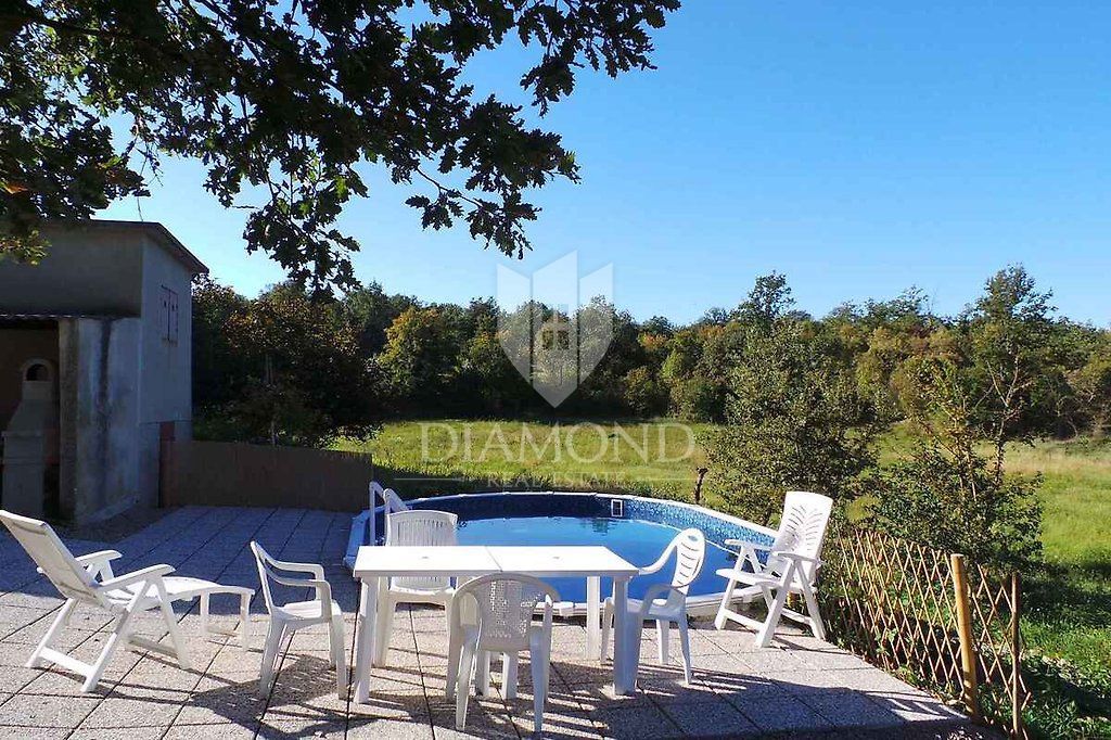 Labin, dintorni, casa con piscina e ampio giardino