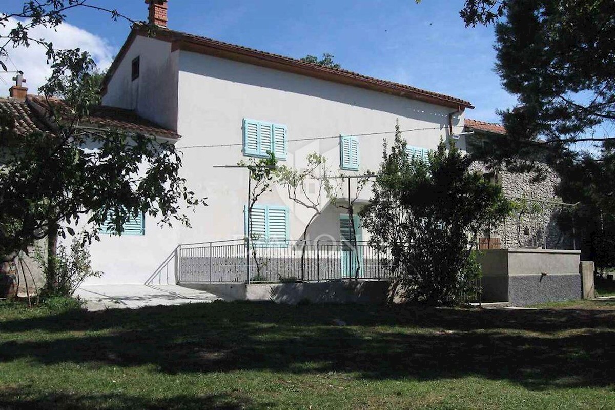 Labin, dintorni, casa con piscina e ampio giardino