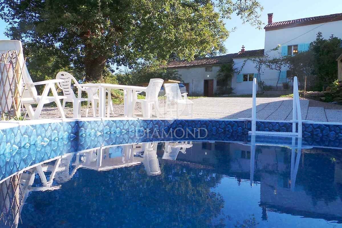 Labin, dintorni, casa con piscina e ampio giardino