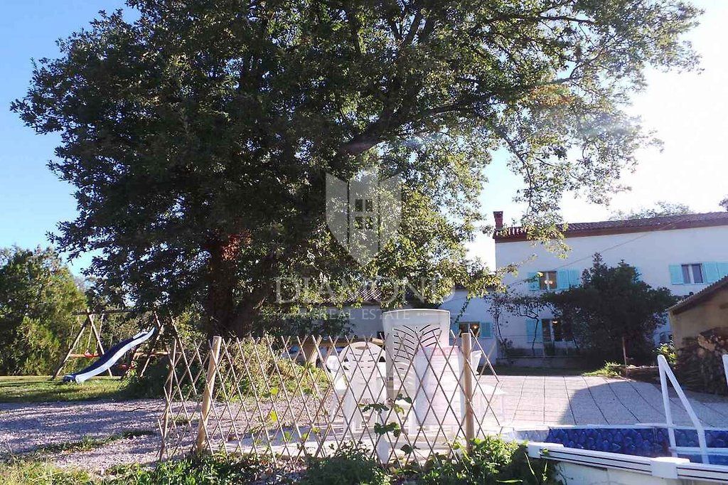 Labin, dintorni, casa con piscina e ampio giardino