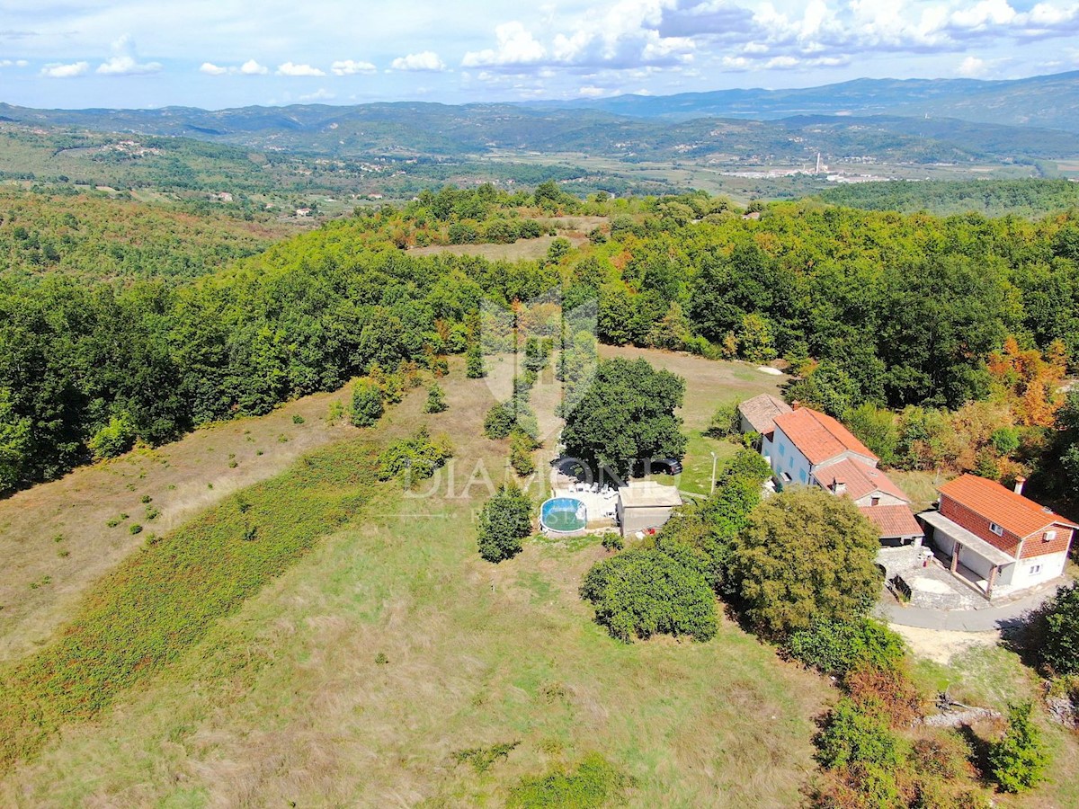 Labin, dintorni, casa con piscina e ampio giardino