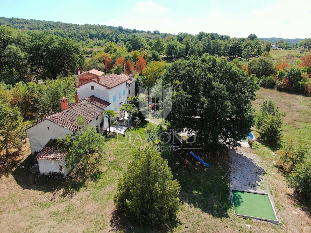 Labin, dintorni, casa con piscina e ampio giardino