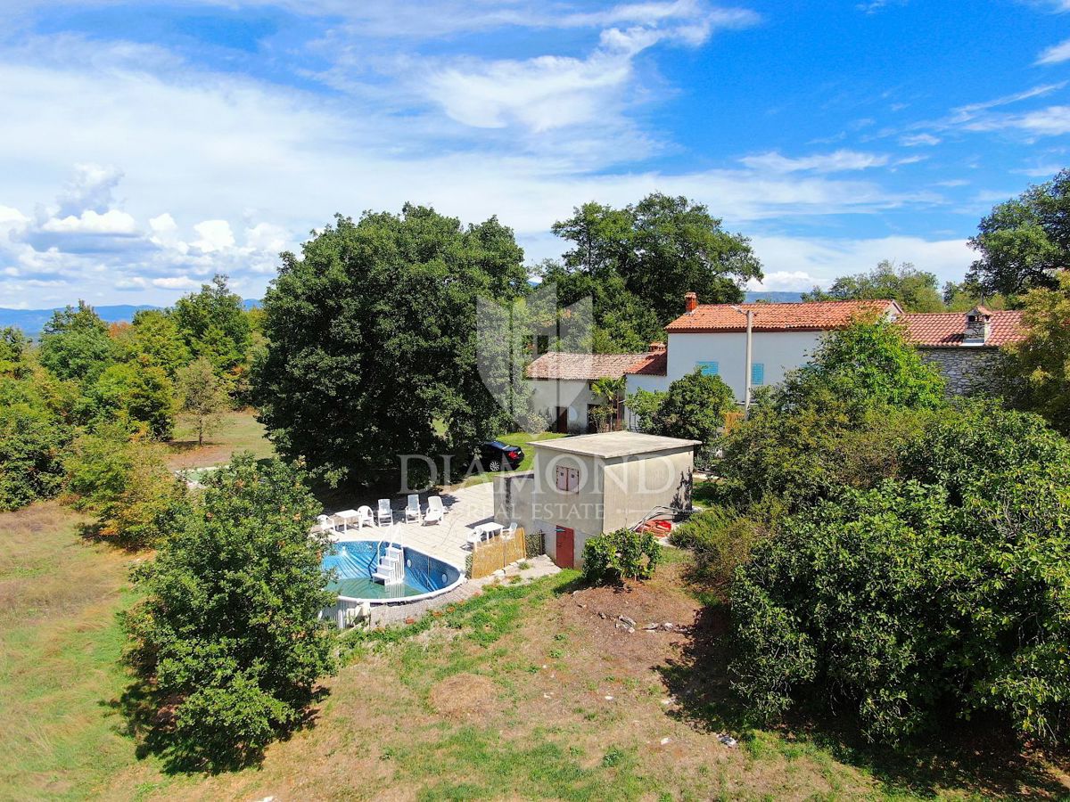 Labin, dintorni, casa con piscina e ampio giardino
