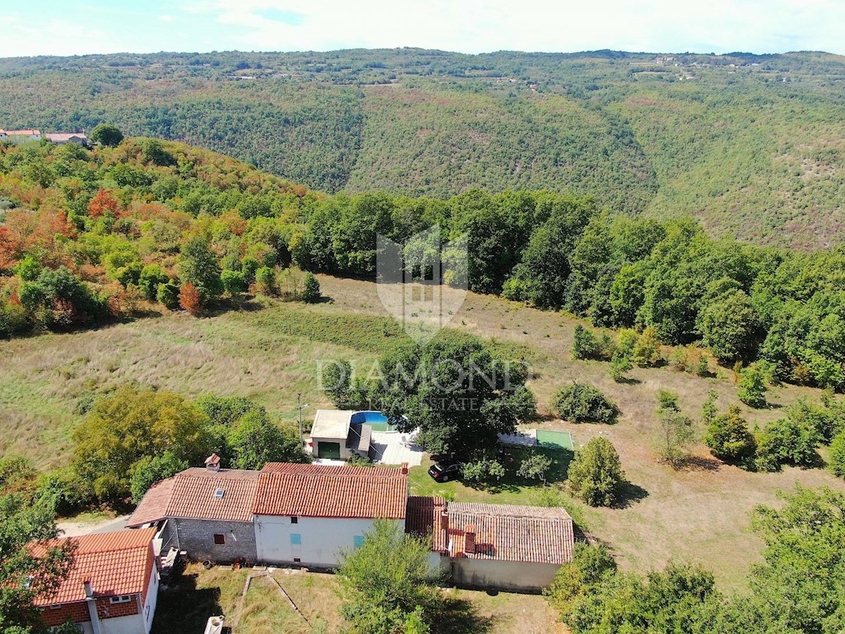 Labin, dintorni, casa con piscina e ampio giardino