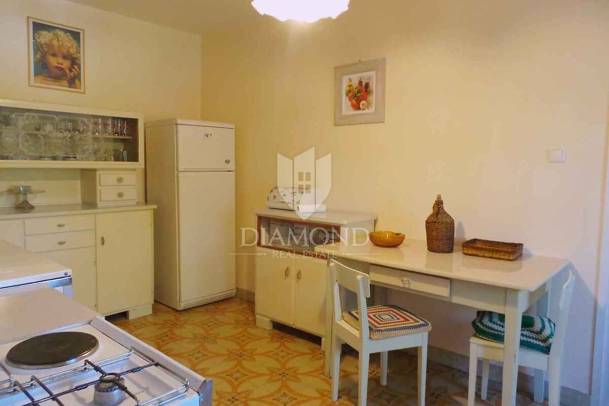 Labin, dintorni, casa con piscina e ampio giardino