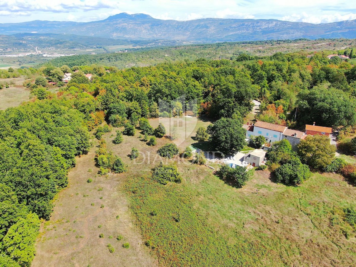 Labin, dintorni, casa con piscina e ampio giardino