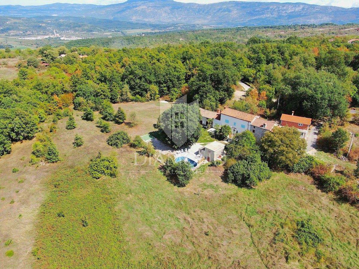 Labin, dintorni, casa con piscina e ampio giardino