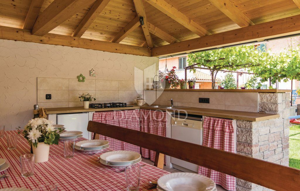 Svetvinčenat, dintorni, spaziosa casa per le vacanze con piscina