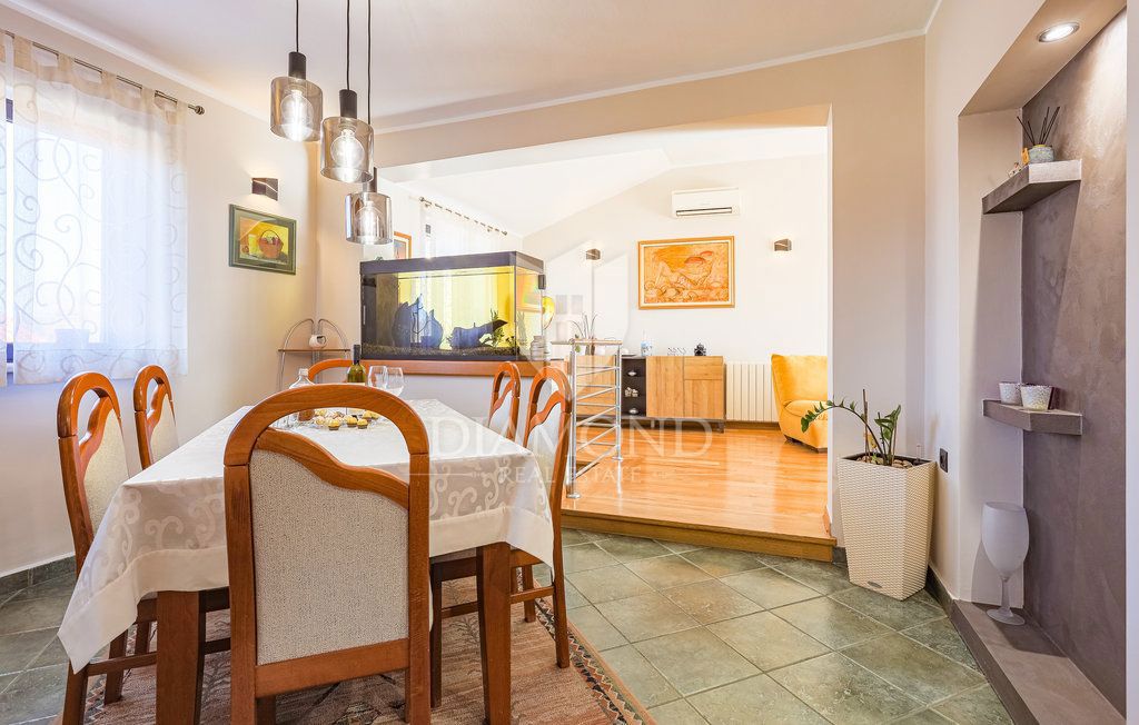 Svetvinčenat, dintorni, spaziosa casa per le vacanze con piscina