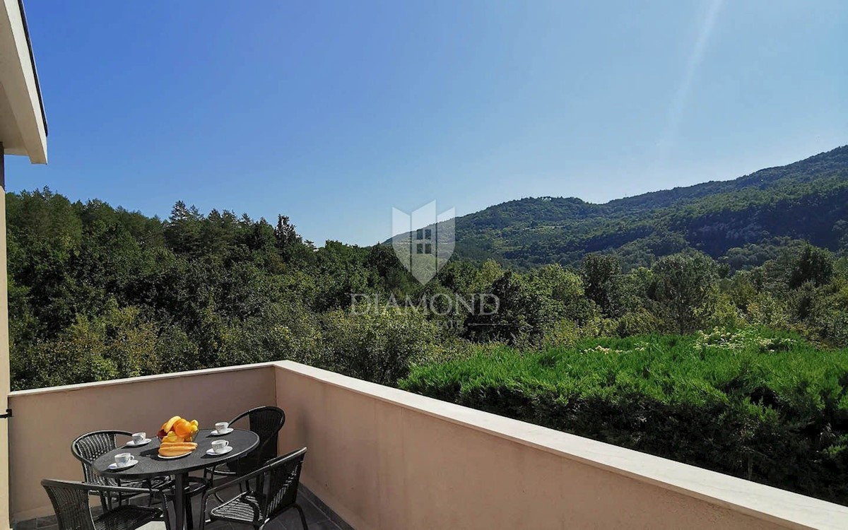 Zona di Buzet, casa indipendente con piscina in posizione tranquilla