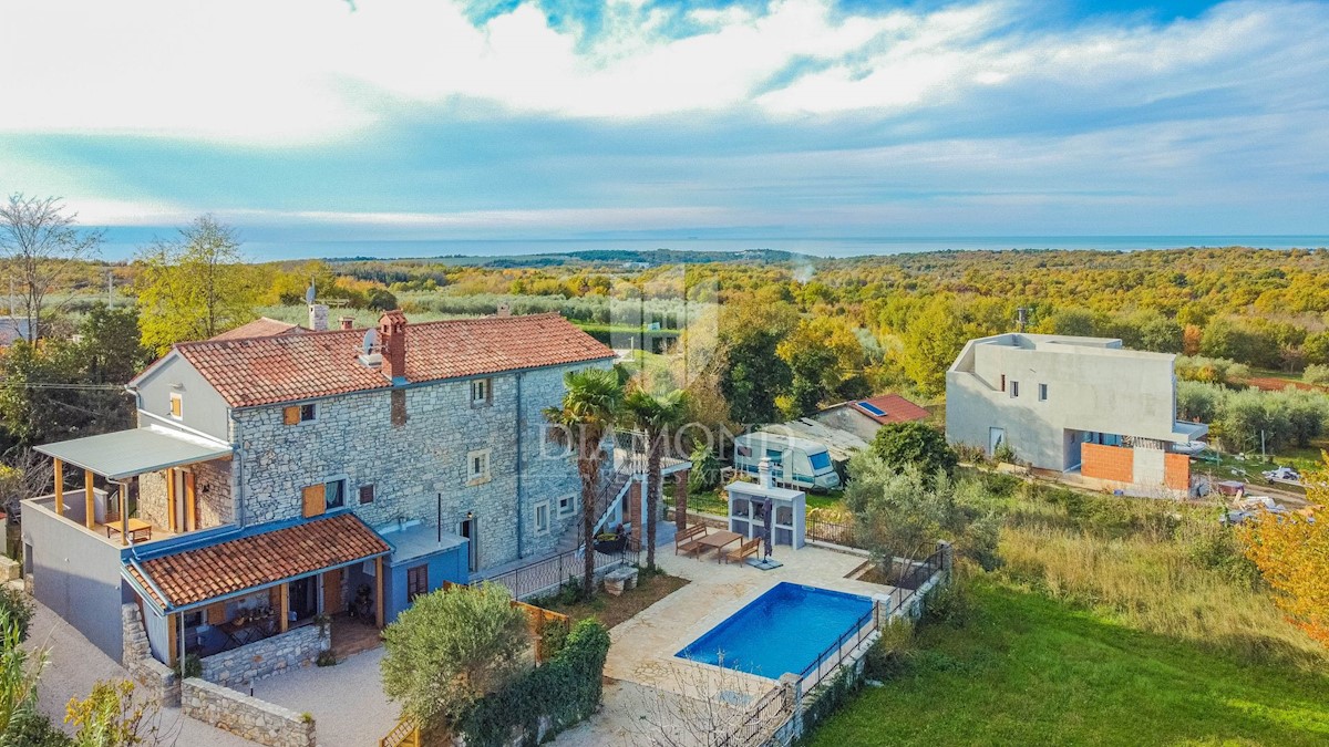 Opportunità! Tar, una casa istriana in pietra con vista sul mare!