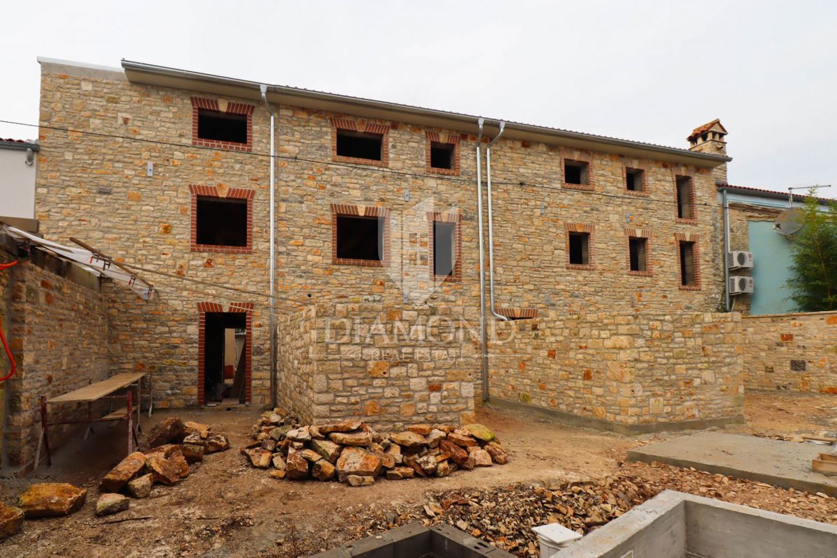 Casa in pietra con piscina vicino a Svetvinčent