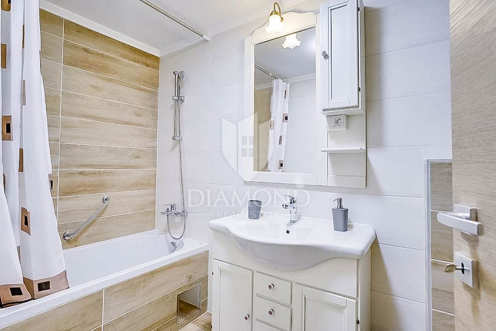 Parenzo, dintorni, affascinante casa con vista mare!