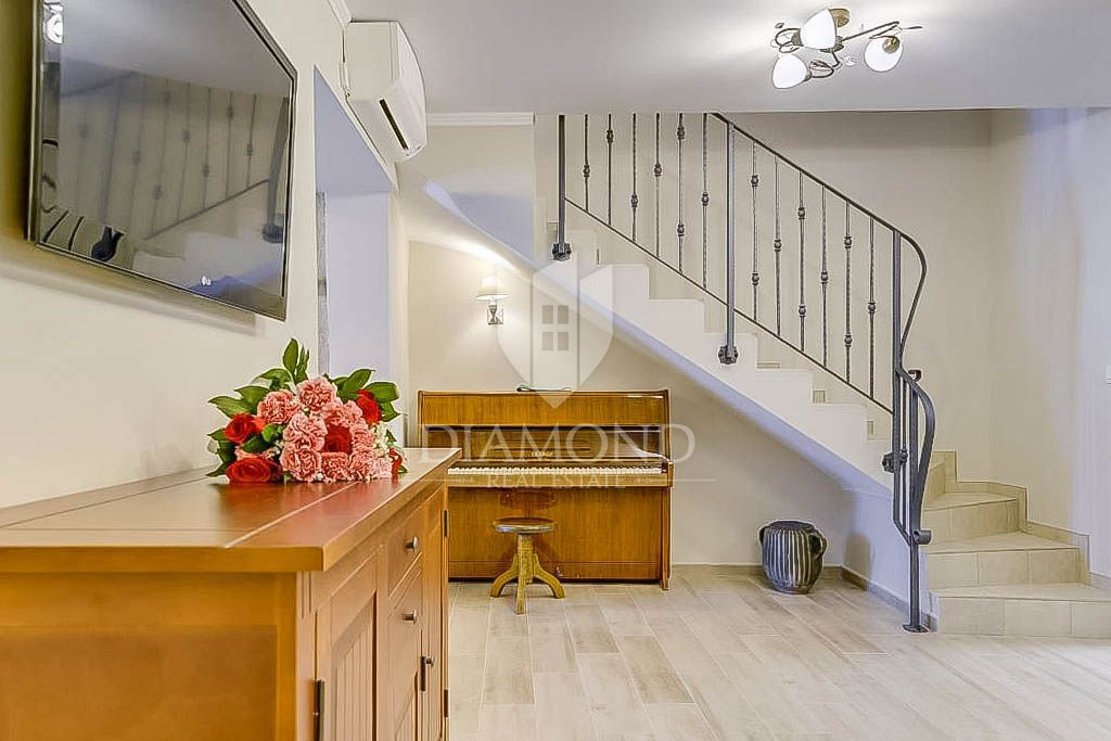 Parenzo, dintorni, affascinante casa con vista mare!