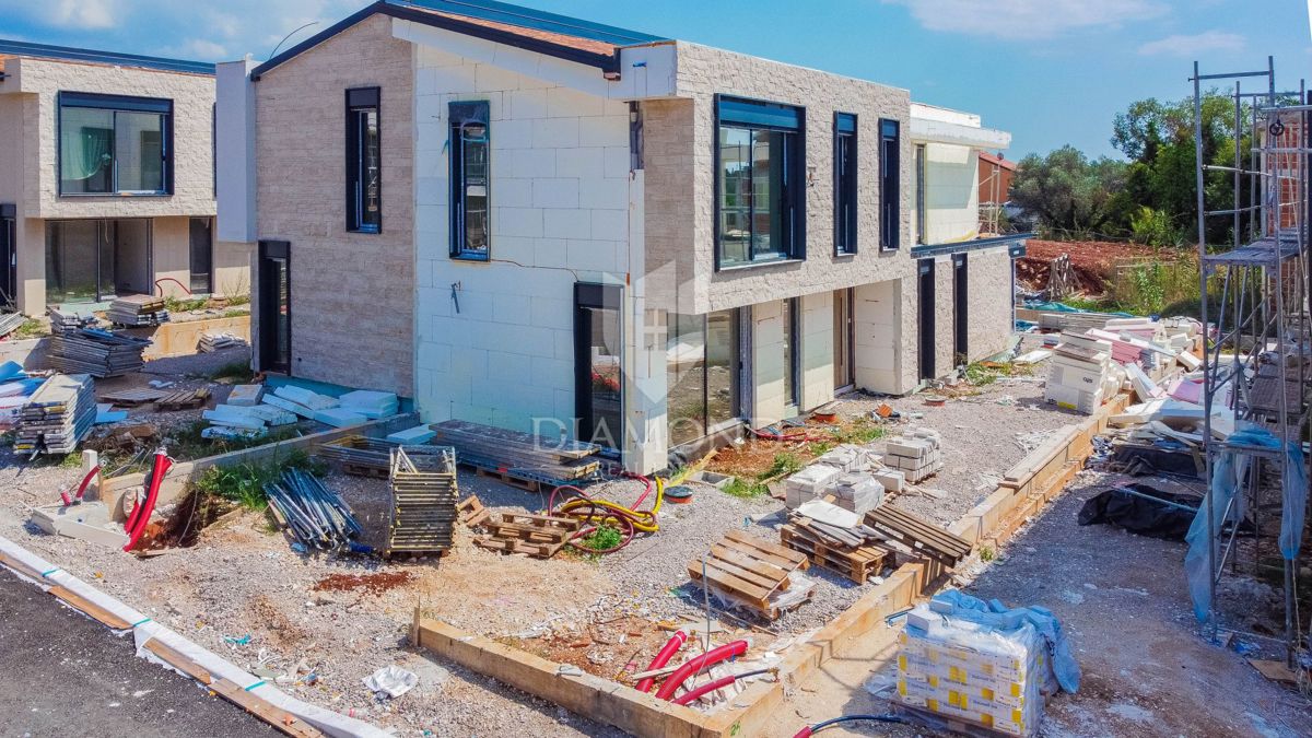 Villa con piscina a 100 metri dal mare!