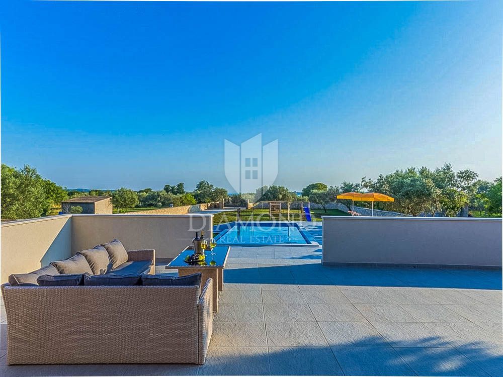 Fasana, una villa isolata con vista sul mare!