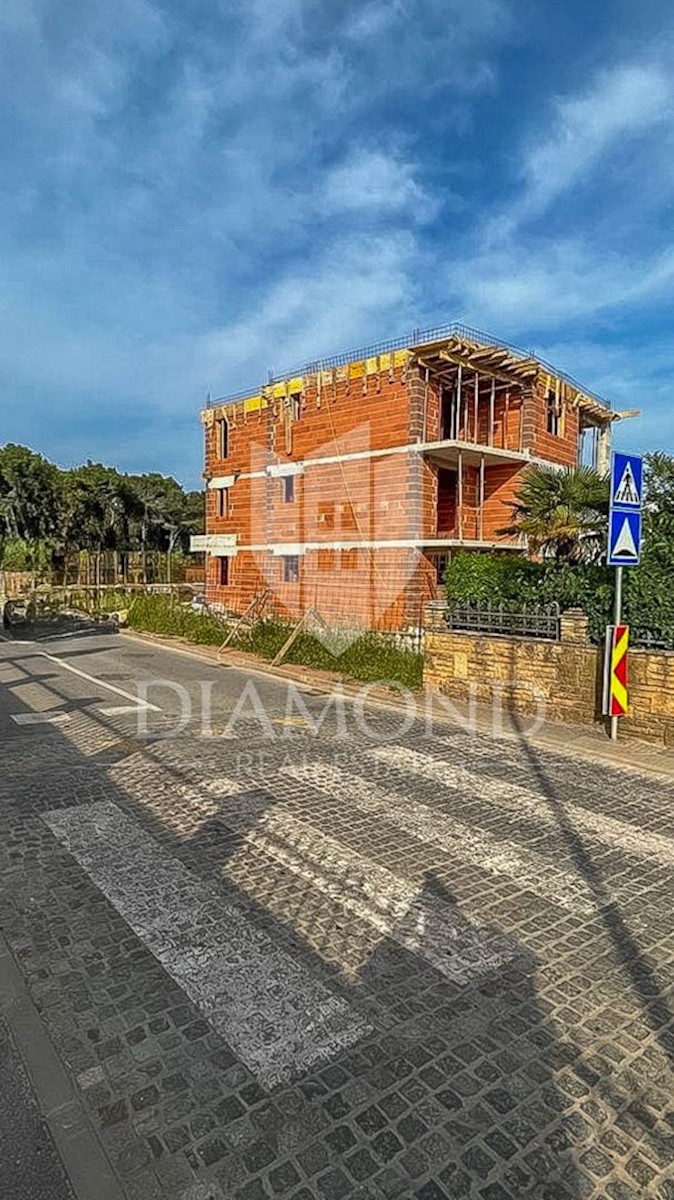 Pola, Medolino, Attico con giardino e due posti auto