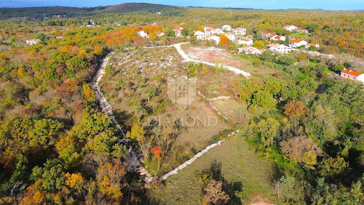 Labin, terreno edificabile in periferia con vista aperta