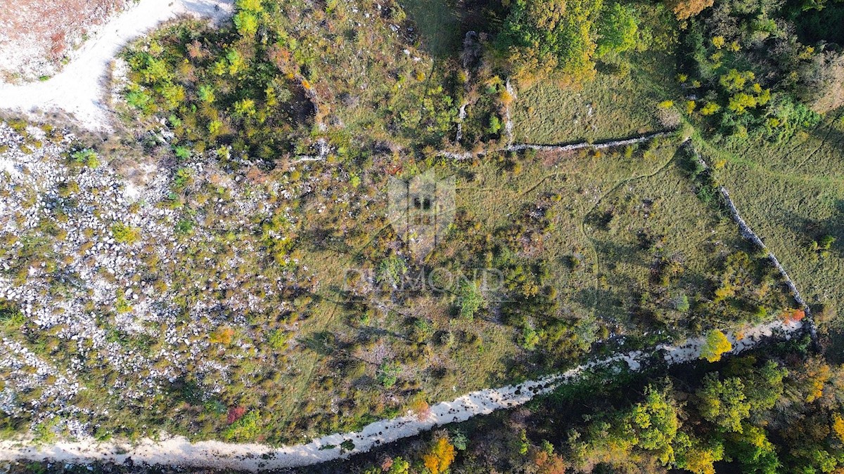 Labin, terreno edificabile in periferia con vista aperta