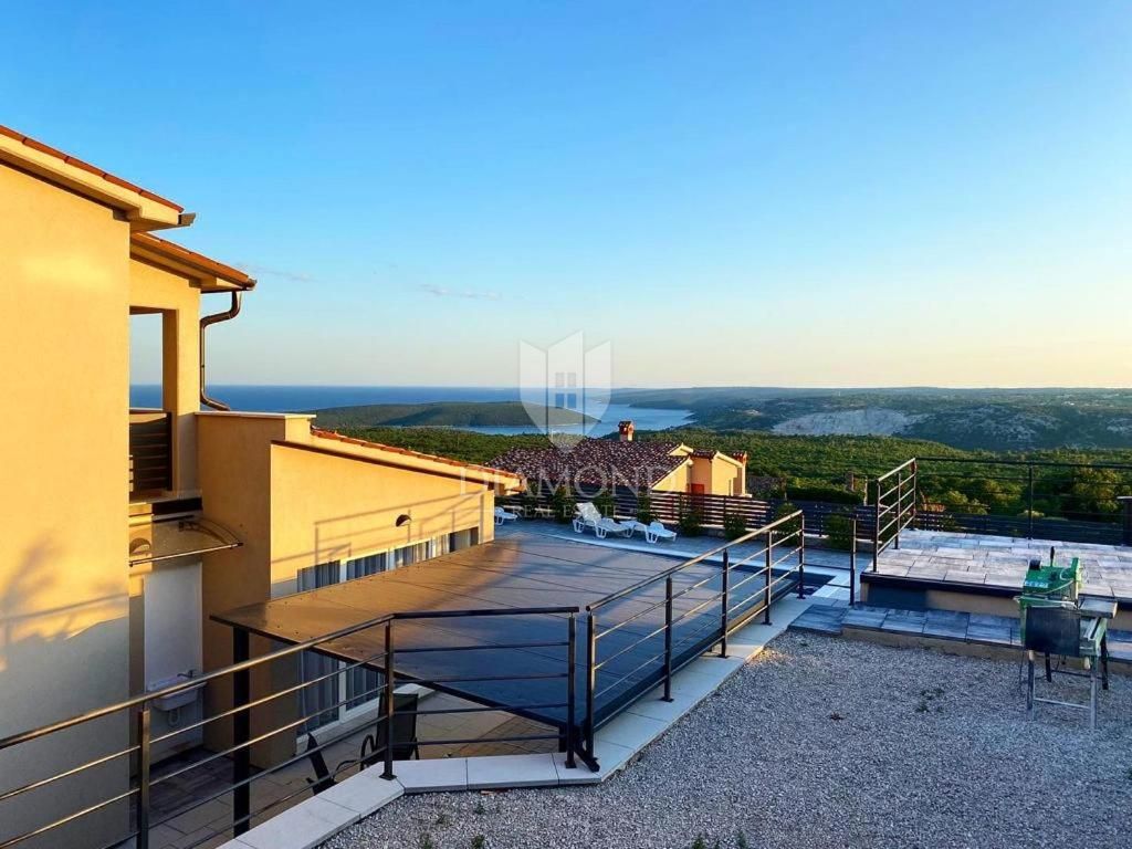 Labin, casa vacanza con due appartamenti separati, vista mare