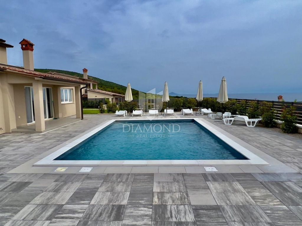 Labin, casa vacanza con due appartamenti separati, vista mare