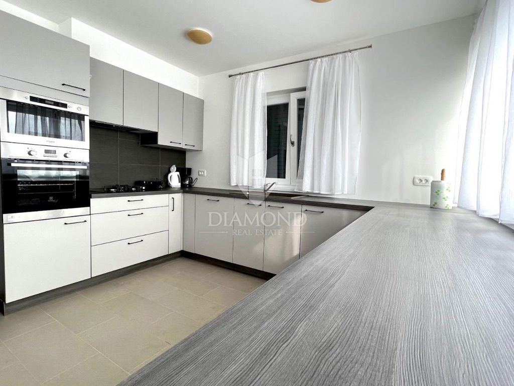 Labin, casa vacanza con due appartamenti separati, vista mare