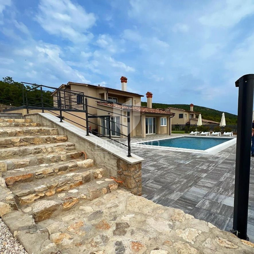 Labin, casa vacanza con due appartamenti separati, vista mare