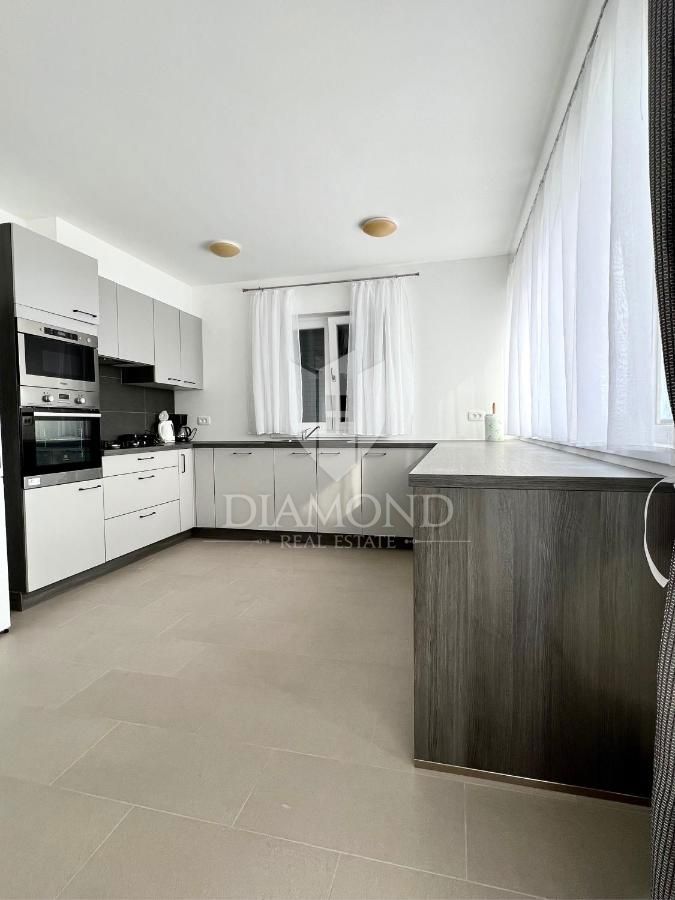 Labin, casa vacanza con due appartamenti separati, vista mare