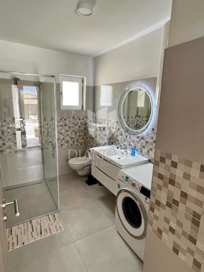 Labin, casa vacanza con due appartamenti separati, vista mare