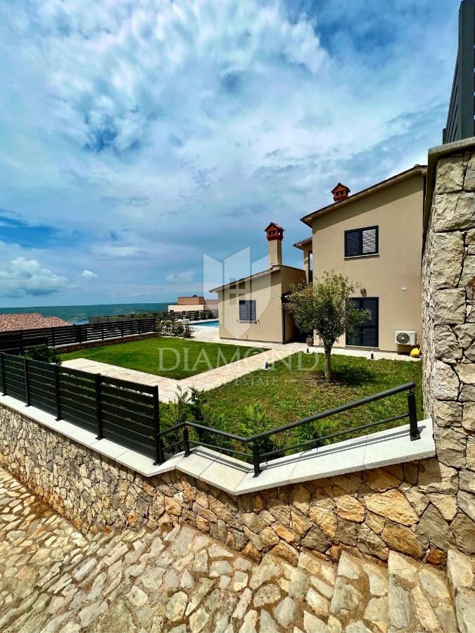 Labin, casa vacanza con due appartamenti separati, vista mare