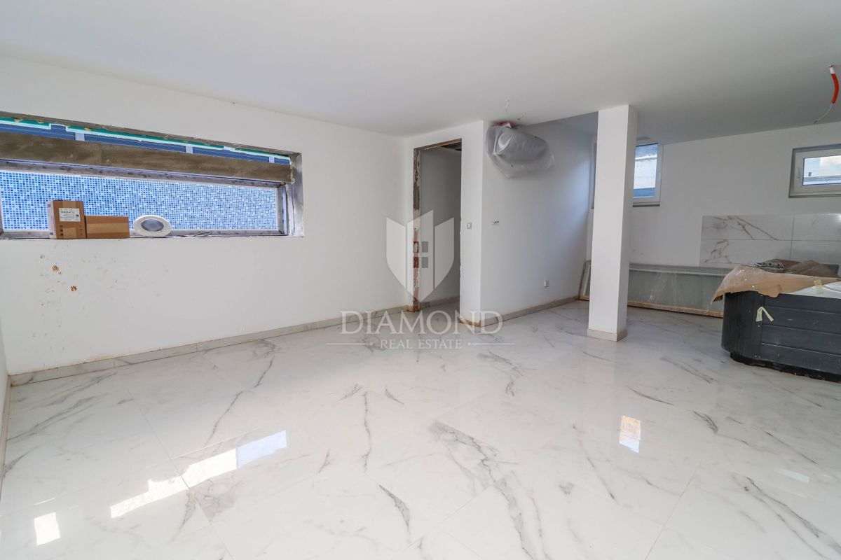 Rovigno, dintorni, bella casa nuova in una posizione tranquilla