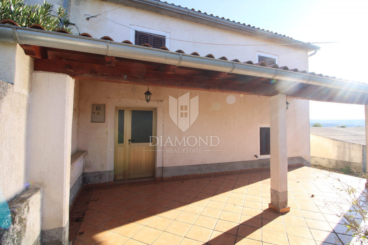 Albona, dintorni, casa di adattamento in una bella posizione