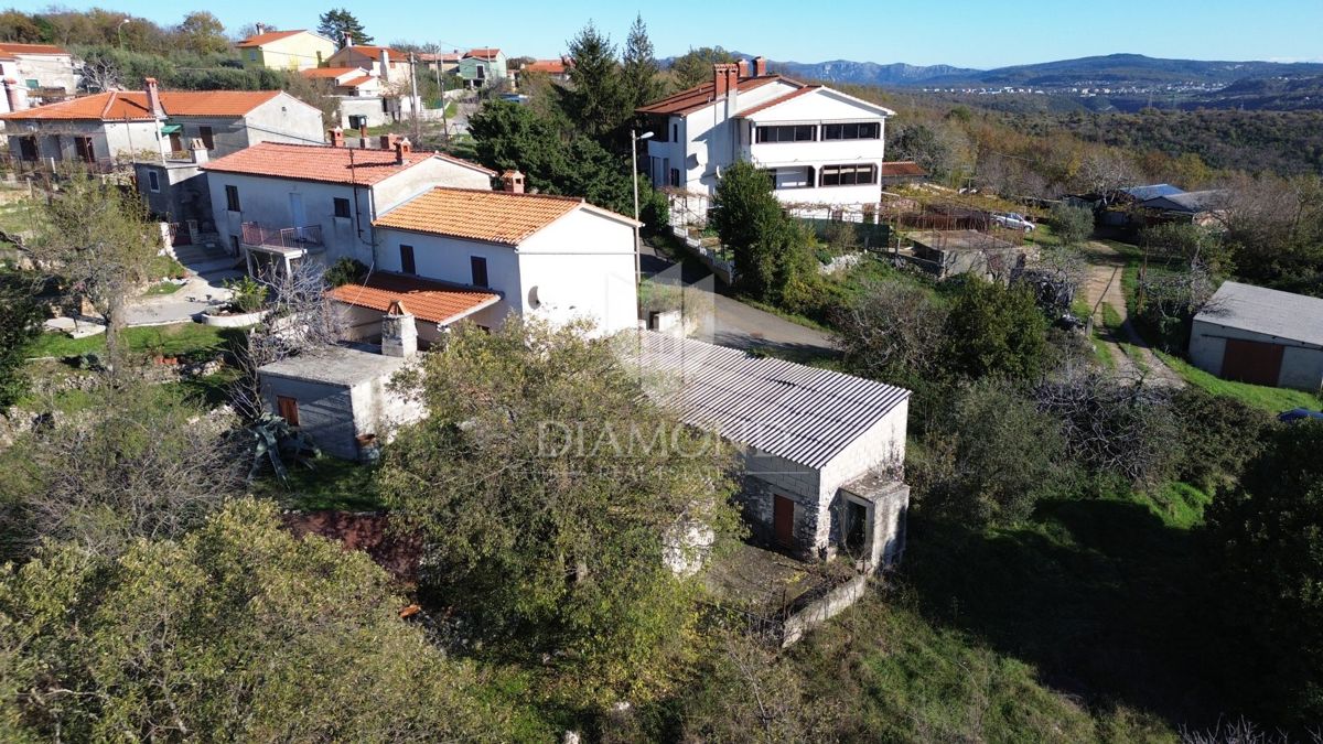 Albona, dintorni, casa di adattamento in una bella posizione