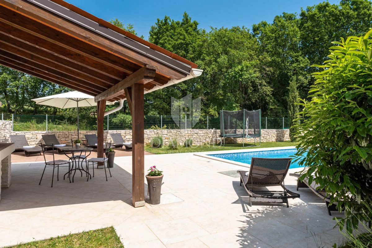 Albona, Villa con piscina